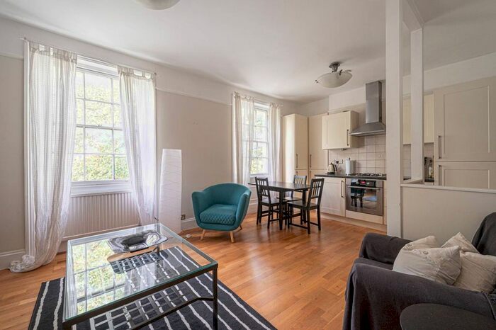 3 Bedroom Maisonette To Rent In Camden Road, Camden, London, N7