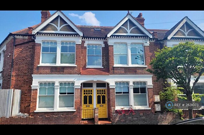 4 Bedroom Flat To Rent In Badminton Road, London, SW12