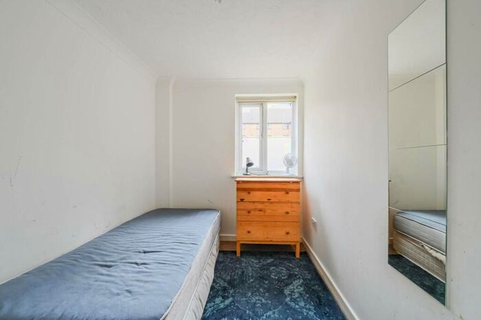 2 Bedroom Flat To Rent In Ireton Street, Mile End, London, E3