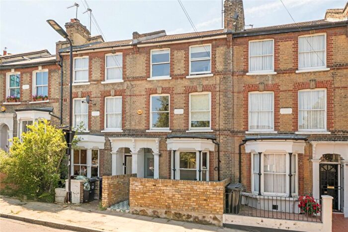 4 Bedroom Terraced House For Sale In Glyn Road, London, E5