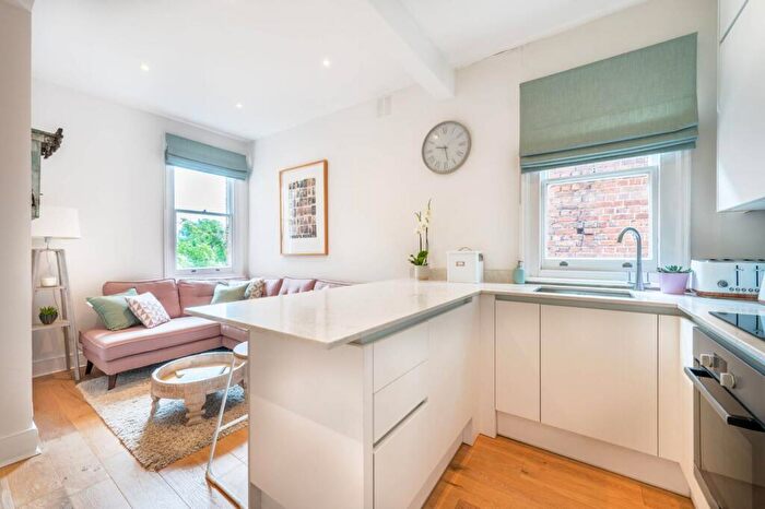 1 Bedroom Flat To Rent In Brondesbury Park, Brondesbury Park, London, NW2