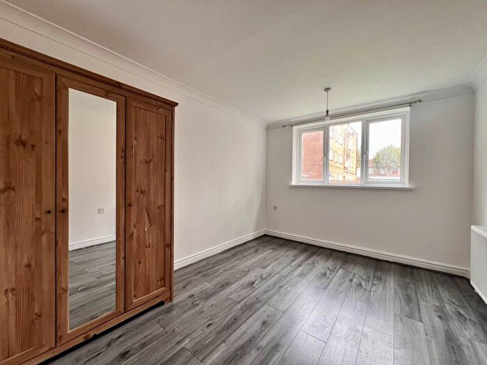 1 Bedroom Flat For Sale In Landseer Avenue, London, E12