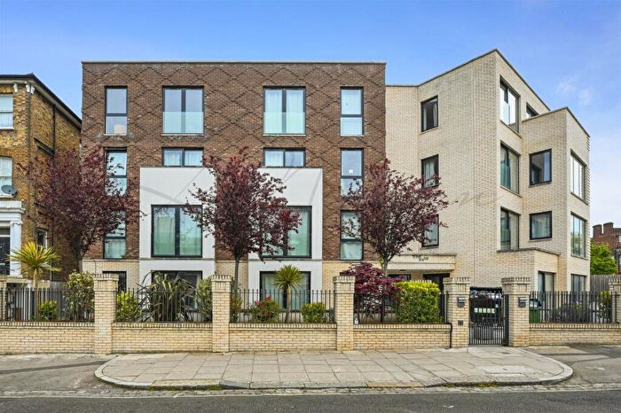 2 Bedroom Town House For Sale In Caversham Road, Kentish Town, NW5