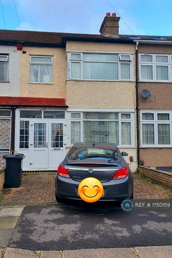 3 Bedroom Terraced House To Rent In London, London, IG2