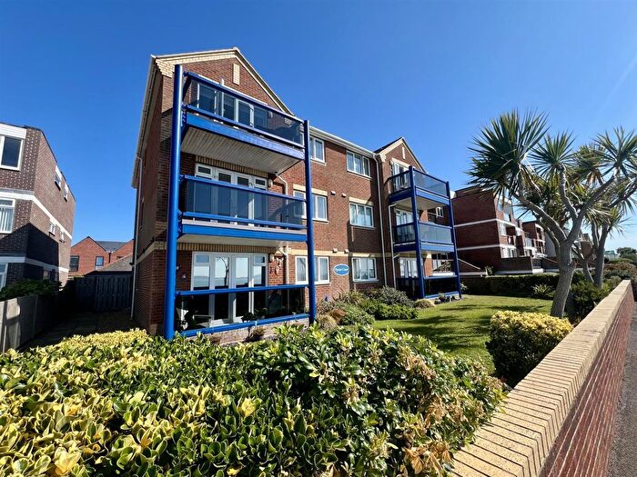 2 Bedroom Flat For Sale In Marine Parade West, Lee-On-The-Solent, PO13