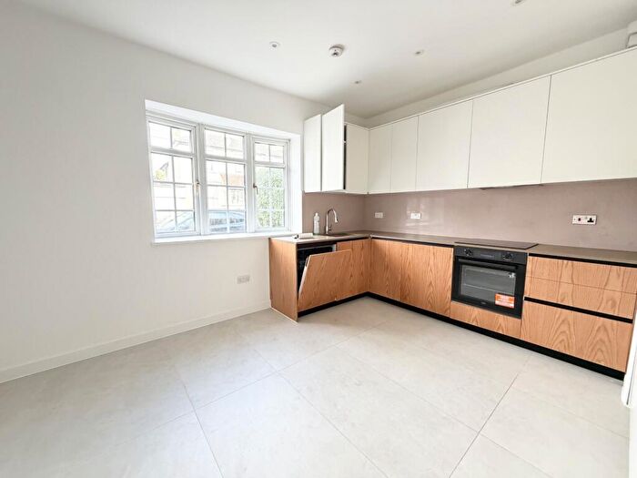 3 Bedroom House To Rent In Selsdon Road, South Croydon, CR2