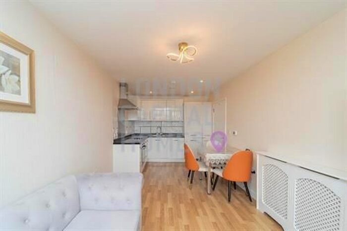 1 Bedroom Flat To Rent In Bloemfontein Road, London, W12