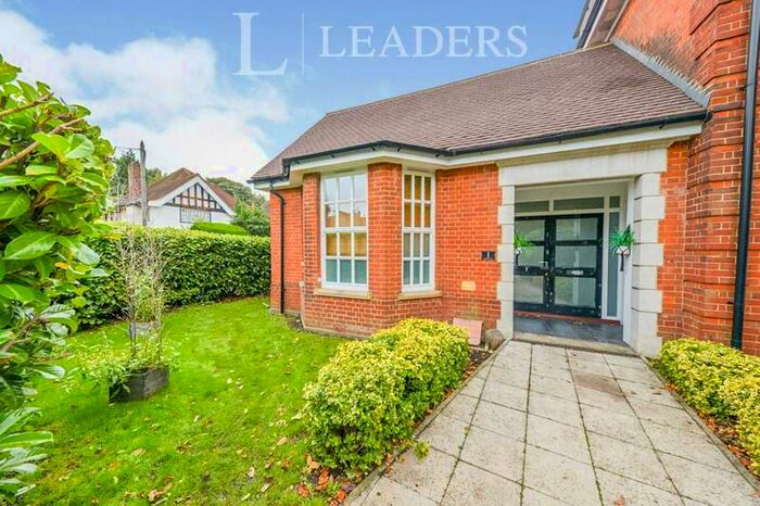 2 Bedroom Flat To Rent In Newsom Place, St. Albans, AL1