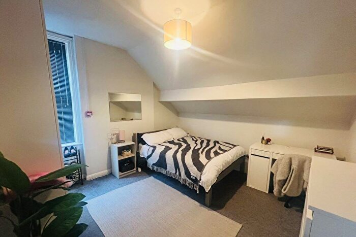 6 Bedroom Semi-Detached House To Rent In Derby Road, Lenton, Nottingham, NG7