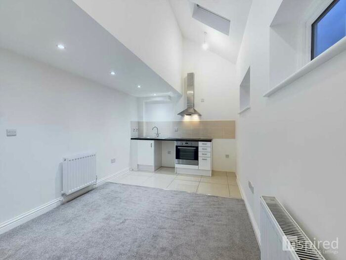 2 Bedroom Maisonette Flat To Rent In Stratford Road, Wolverton, MK12