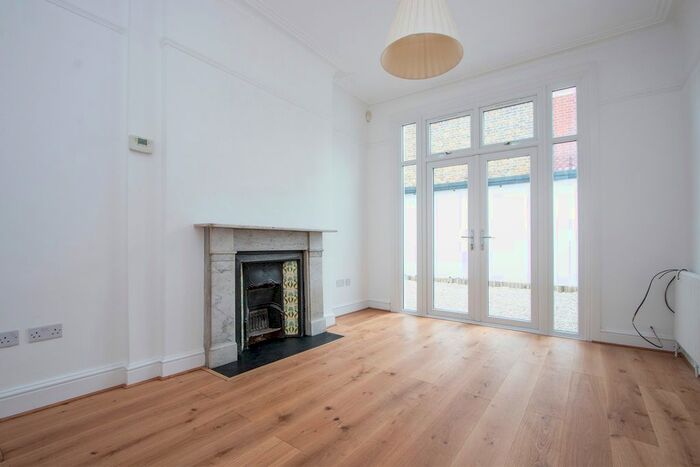 4 Bedroom End Of Terrace House To Rent In Stapleton Road, London, SW17