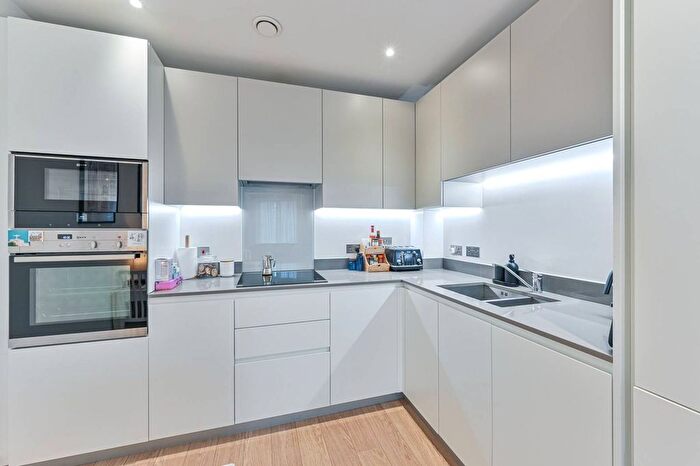 1 Bedroom Flat For Sale In Stockwell Park Walk, Brixton, London, SW9