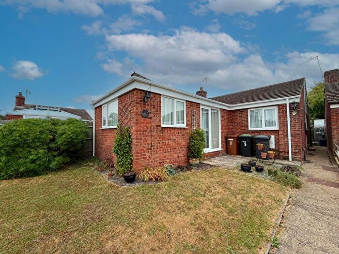 2 Bedroom Detached Bungalow For Sale In Stoney Piece Close, Bozeat, NN29