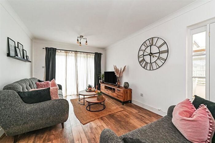 3 Bedroom End Of Terrace House For Sale In Cormorant Close, Fareham, PO16
