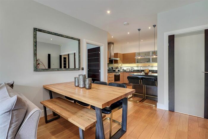 2 Bedroom Flat For Sale In Pilgrims Way, Westerham, TN16