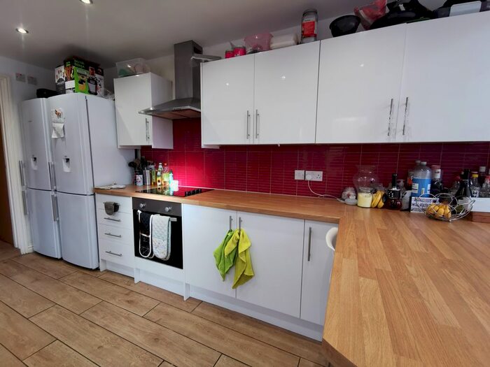 7 Bedroom Property To Rent In Dogfield Street, Cathays, Cardiff, CF24