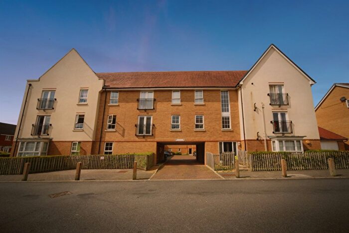2 Bedroom Flat For Sale In Frenchs Avenue, Dunstable, LU6