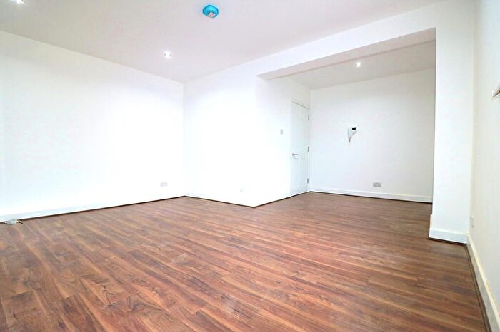 Apartment To Rent In Graphite House, Postway Mews, Ilford, IG1