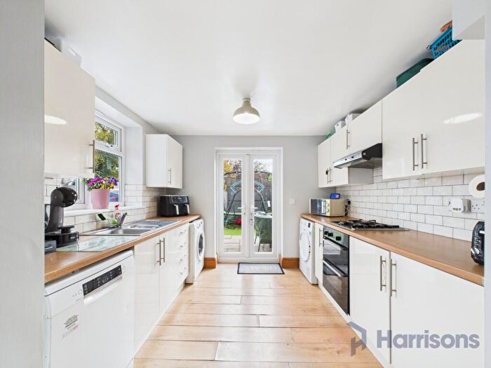 3 Bedroom Semi-Detached House For Sale In Cortland Close, Sittingbourne, Kent, ME10