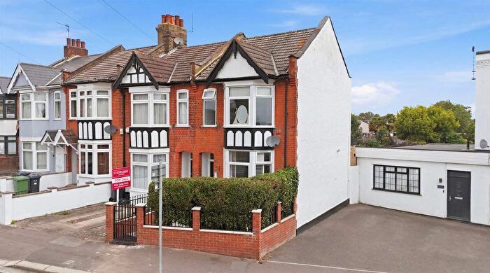 3 Bedroom End Terrace House For Sale In Victoria Road, London, E18