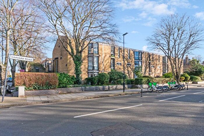 2 Bedroom Flat To Rent In Wellesley Road, London, W4