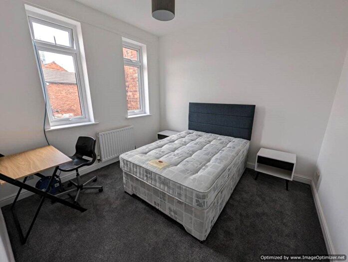 4 Bedroom House Of Multiple Occupation To Rent In South Street, Crewe, CW2