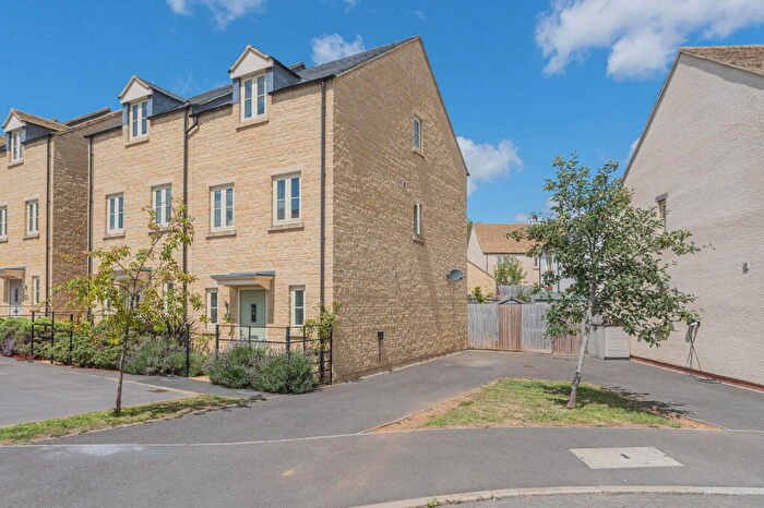 3 Bedroom Semi Detached House For Sale In Brays Avenue, Tetbury, GL8