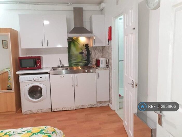 Studio To Rent In Horseferry Road, London, E14