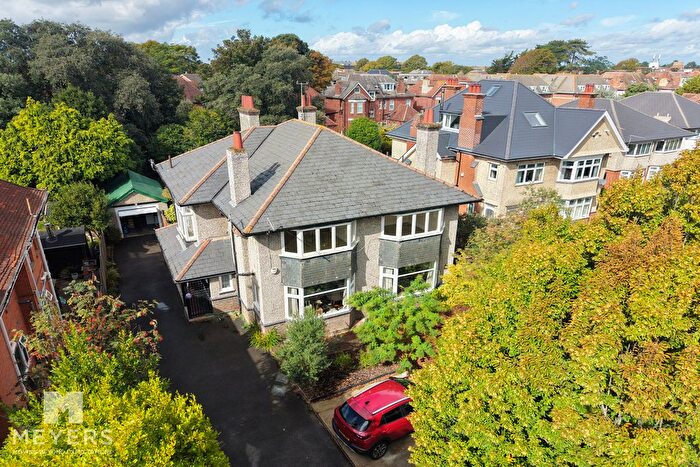 3 Bedroom Flat For Sale In Chessel Avenue, Bournemouth, BH5