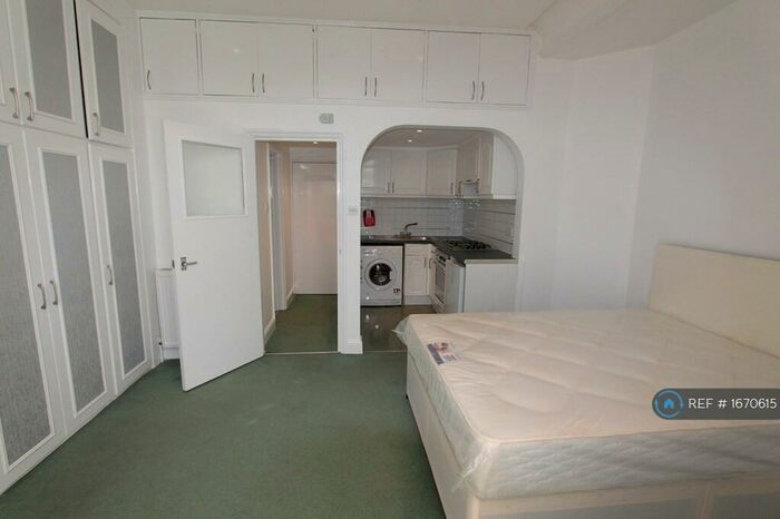 Studio To Rent In Belsize Park, London, NW3