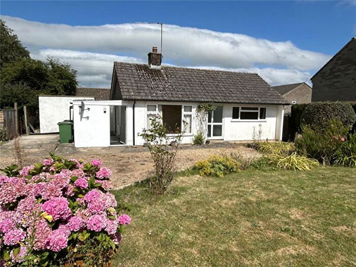 2 Bedroom Bungalow For Sale In Limekiln Lane, Henstridge, Templecombe, Somerset, BA8