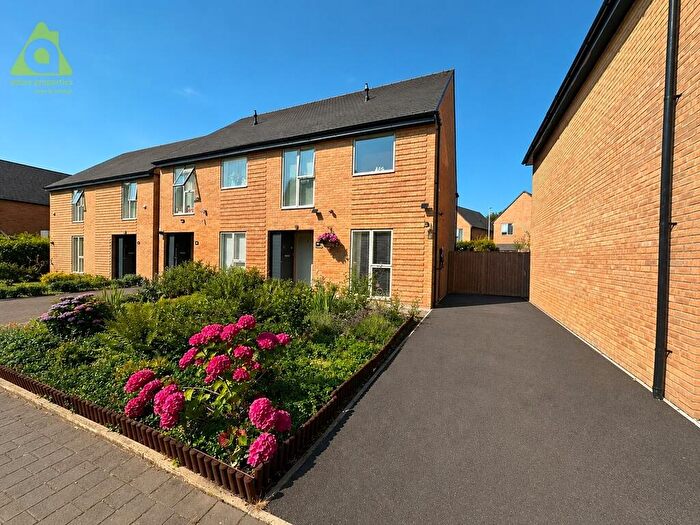 3 Bedroom Semi-Detached House For Sale In Hazeling Lane, Westhoughton, BL5