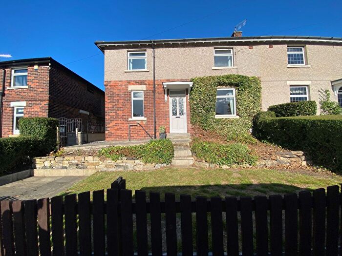 2 Bedroom Semi-Detached House For Sale In North Hall Avenue, Bradford, BD10