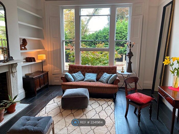 1 Bedroom Flat To Rent In Hampstead Lane, London, N6