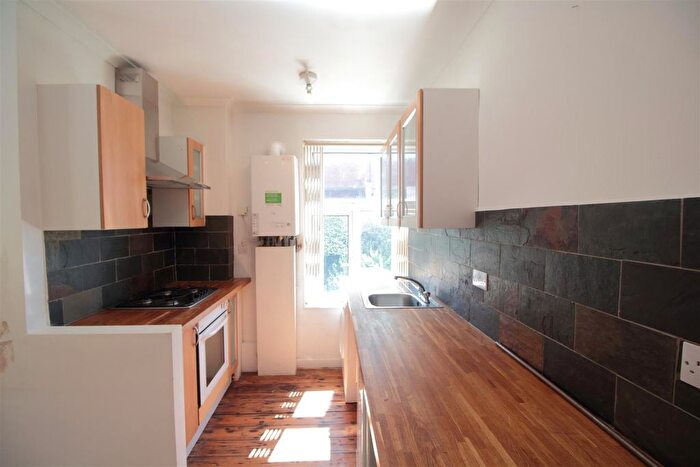 2 Bedroom Flat To Rent In Effra Court, Brixton Hill, SW2