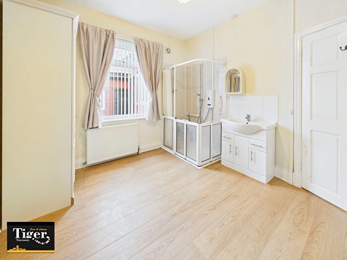 3 Bedroom Semi-Detached Bungalow For Sale In Thirlmere Road, Blackpool, FY4
