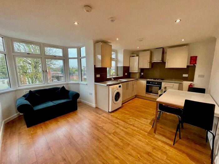 3 Bedroom Flat To Rent In Lynwood Road, London, W5
