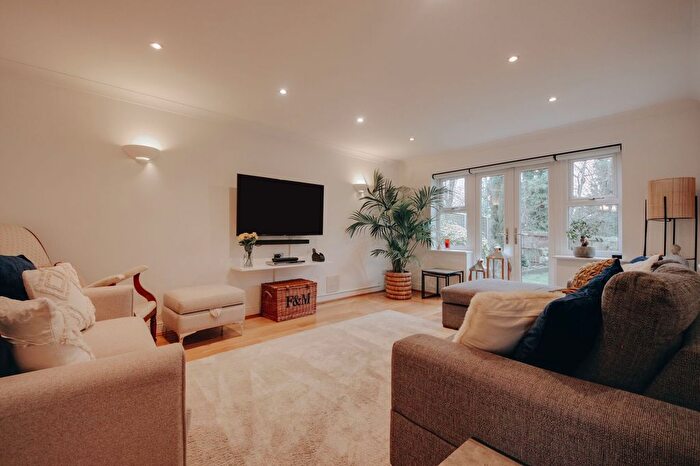 4 Bedroom Detached House For Sale In Elmhurst Close, Bushey, WD23