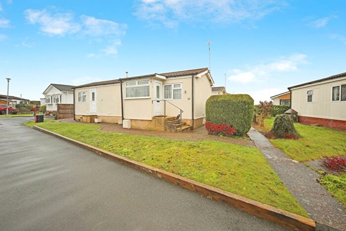 1 Bedroom Park Home For Sale In Woodcot Park, Wilmcote, Stratford-Upon-Avon, CV37