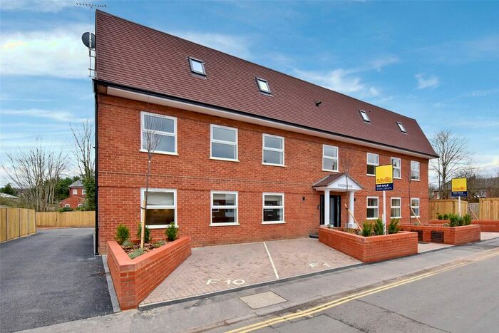 2 Bedroom Flat To Rent In Station Road, Marlow, Buckinghamshire, SL7