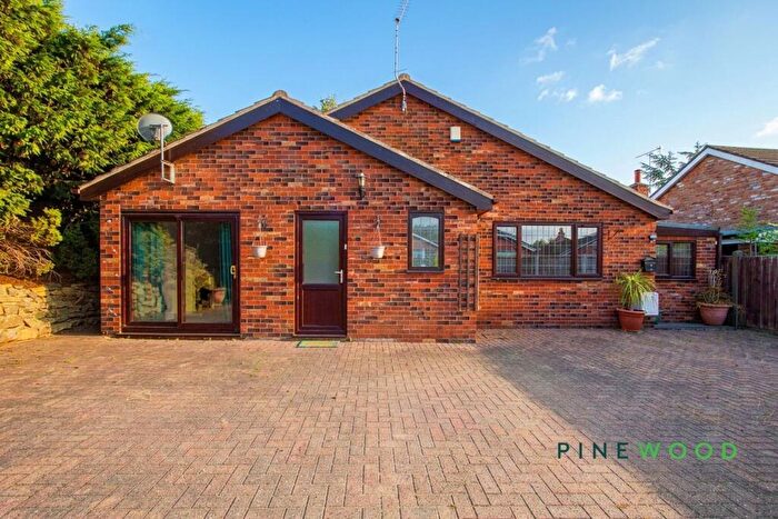 3 Bedroom Detached Bungalow For Sale In Wollen Close, Creswell, S80