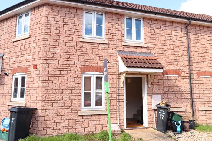 2 Bedroom Flat To Rent In Fowen Close, Street, BA16