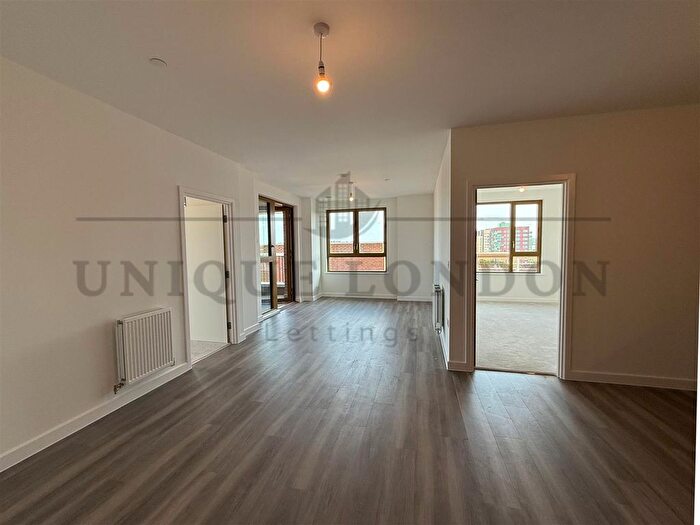 2 Bedroom Flat To Rent In Vista Heights, Ilderton Road, Bermondsey, SE15