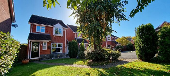 3 Bedroom Link Detached House To Rent In Worcester, WR4