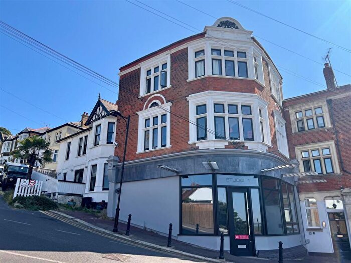 1 Bedroom Flat To Rent In Leigh Park Road, Leigh-On-Sea, Essex, SS9
