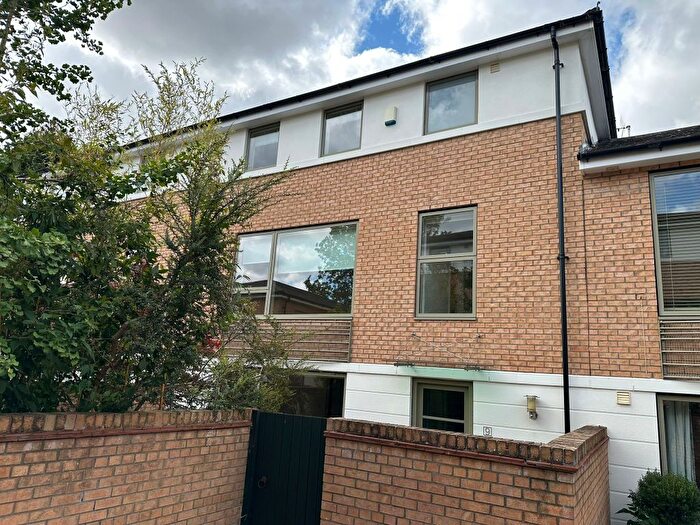 4 Bedroom Property For Sale In Summerhouse Mews, York, YO30