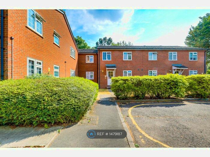 1 Bedroom Flat To Rent In Barkwood Close, Romford, RM7