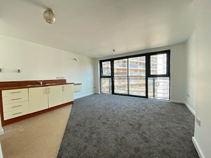 2 Bedroom Apartment To Rent In City Point, Chapel Street, M3