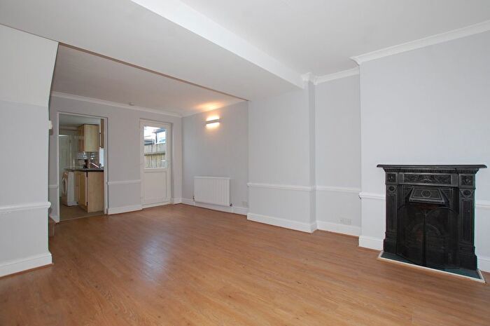 2 Bedroom Cottage To Rent In Freelands Grove, Bromley, BR1