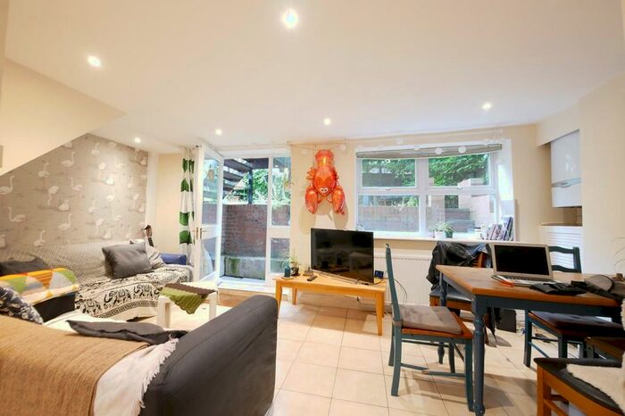 4 Bedroom Maisonette To Rent In Digby Crescent, London, N4